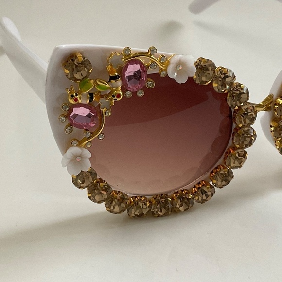 Mincl Zoe Cat Eye Rhinestone Sunglasses White Tinted Festival Beach Boho Retro - Picture 7 of 7